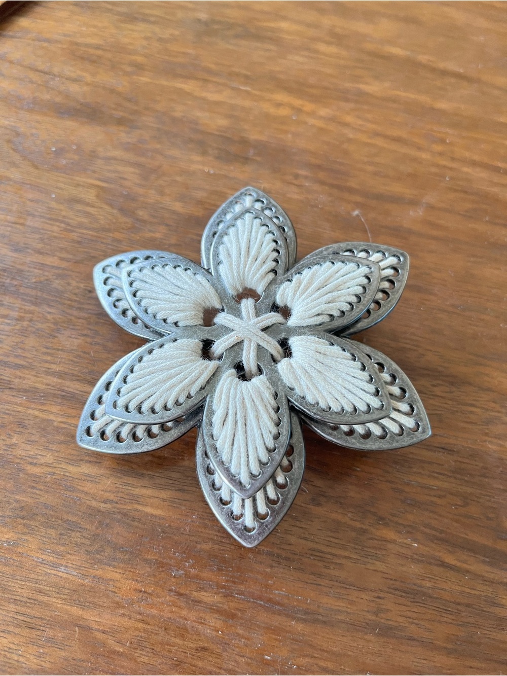 Decorative Floral Belt Buckle in Cream and Silver